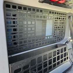 Wewnętrzny panel MOLLE lewy Bison Gear Utility Wagon Ineos Grenadier